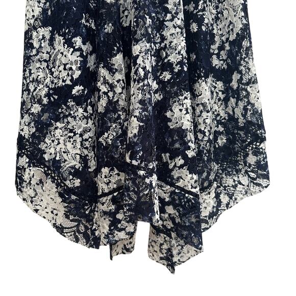 NWT Just Taylor Blue and White Handkerchief Dress Lace V-Neck Sleeveless Size 4 - Picture 5 of 8